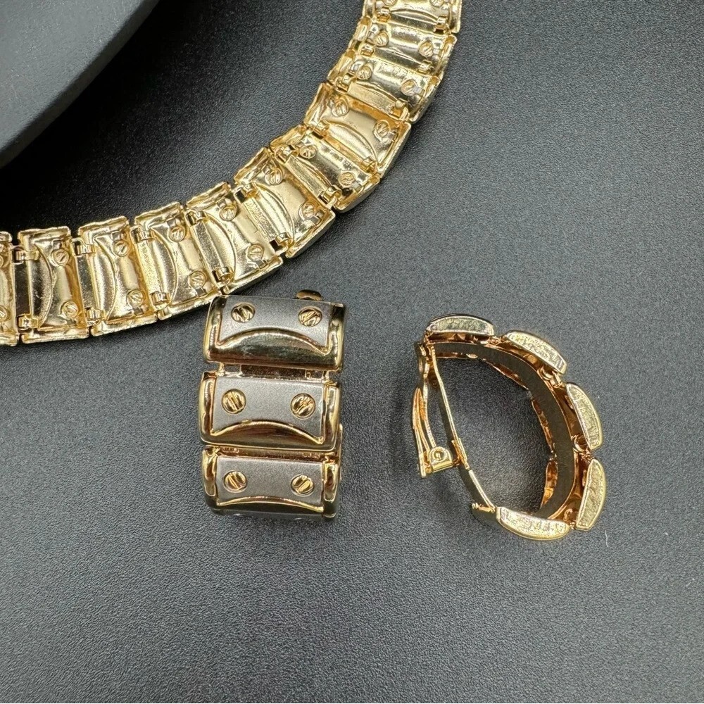 Striking Chunky Silver and Gold Tone Modern Collar Necklace and Earring Set - Picture 10 of 12
